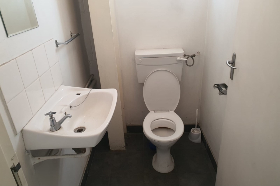 To Let commercial Property for Rent in Sidwell Eastern Cape